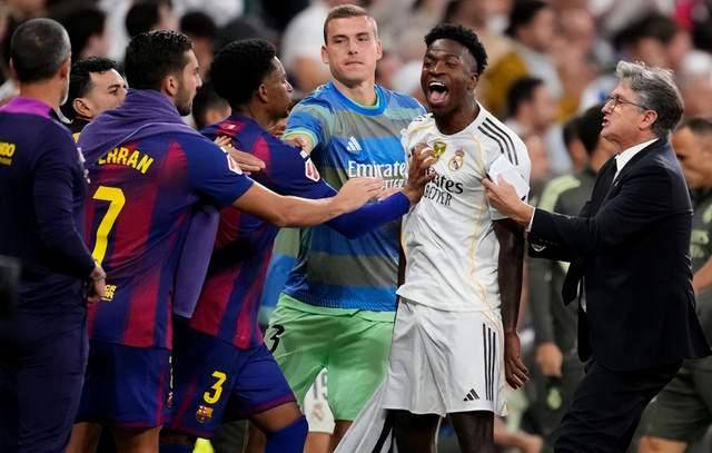 巴萨紧追皇马：冠军总数仅差两座，最快明年初实现平分秋色